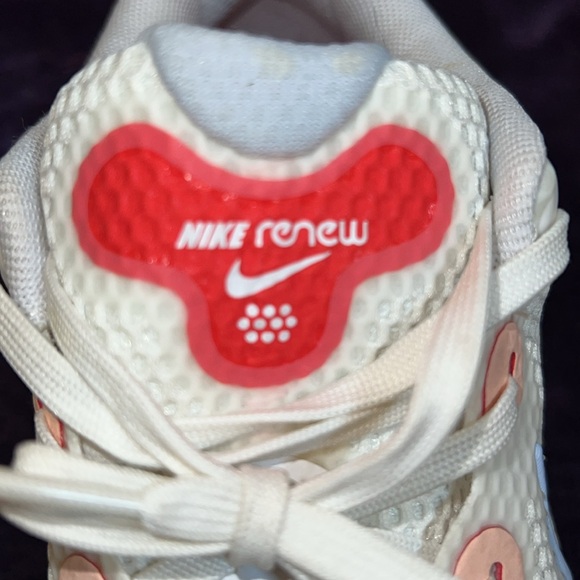 Nike Women's Renew Run Graffiti Print Running Shoe Training CW5633-100 size 7 - Picture 3 of 7
